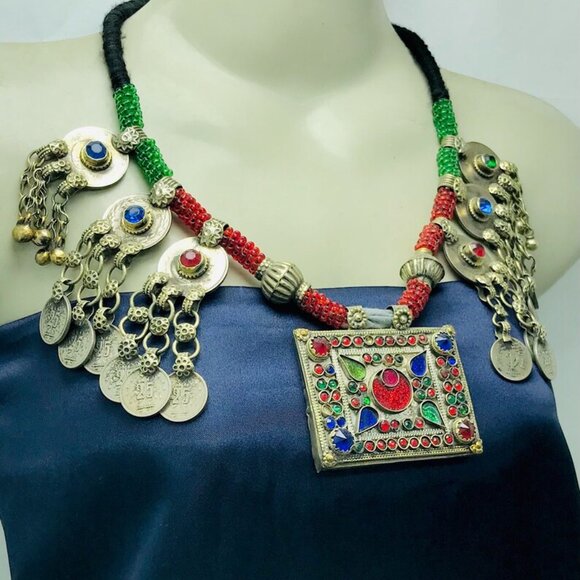 Green and Red Beaded Necklace With Vintage Coins and Big Pendant Antique Tribal - Picture 2 of 12